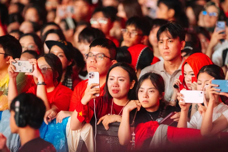 No Sides Required: Why Gen Z Watches Celebrity Beefs Like It's Must-See TV